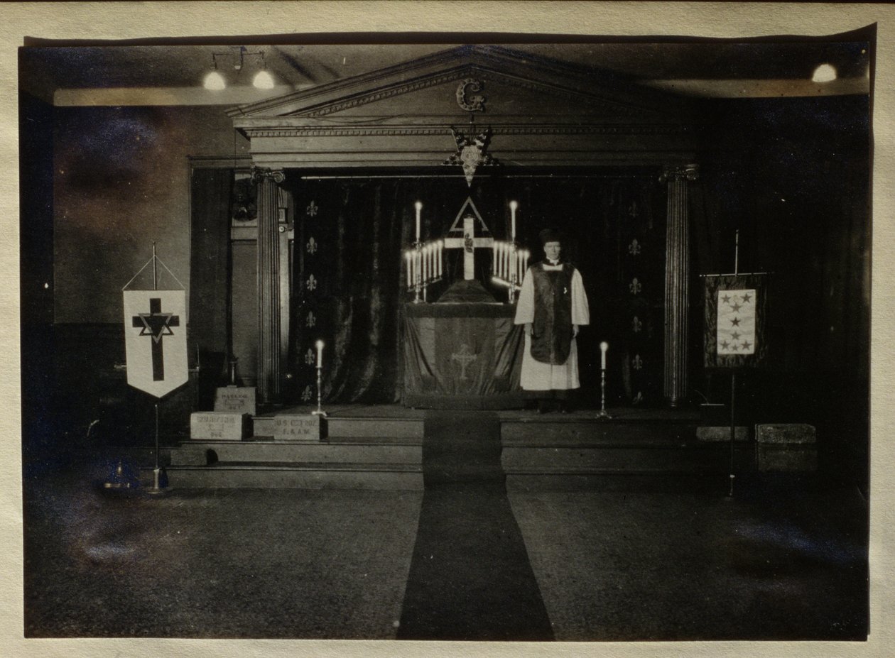 अमेरिका में सोसाइटीज रोसिक्रीकियाना के न्यूयॉर्क मंदिर का इंटीरियर, c.1913 द्वारा अमेरिकी फोटोग्राफर