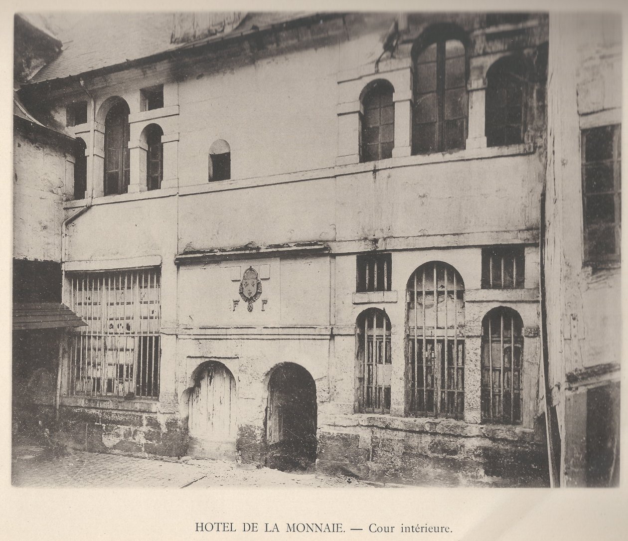 भीतरी आंगन से होटल डे ला मोनाई डे रूएन द्वारा अज्ञात