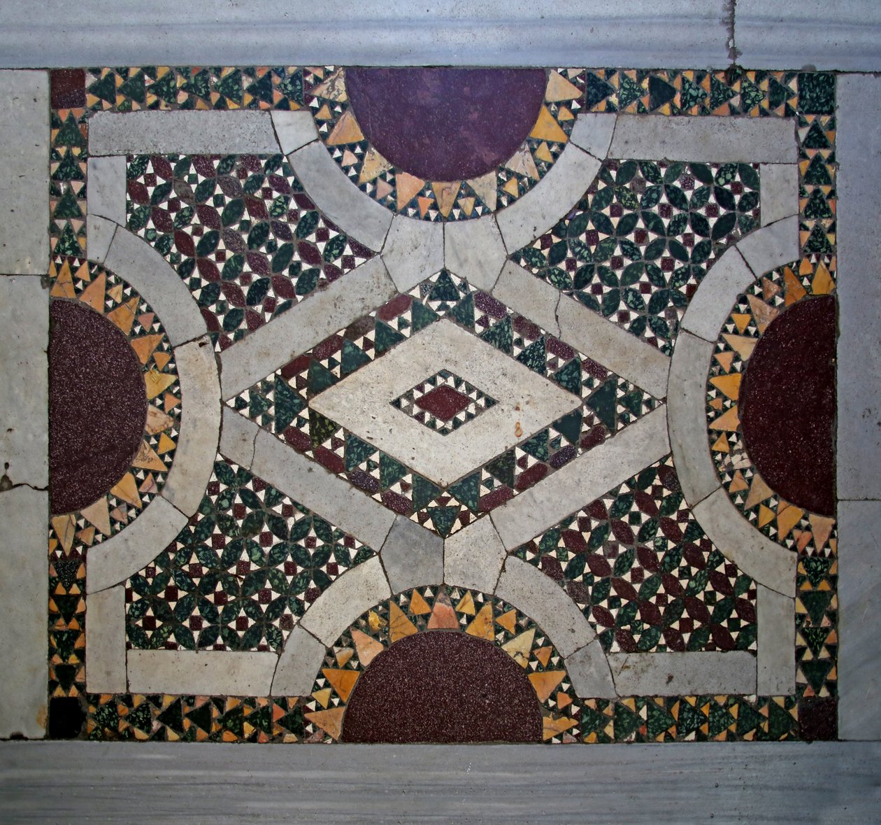 Cosmati pavement द्वारा अज्ञात