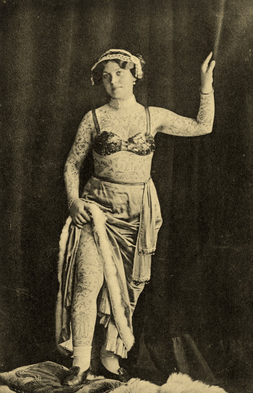 पोर्ट ऑफ़ मौड, द टटूड लेडी, c.1905 द्वारा अज्ञात
