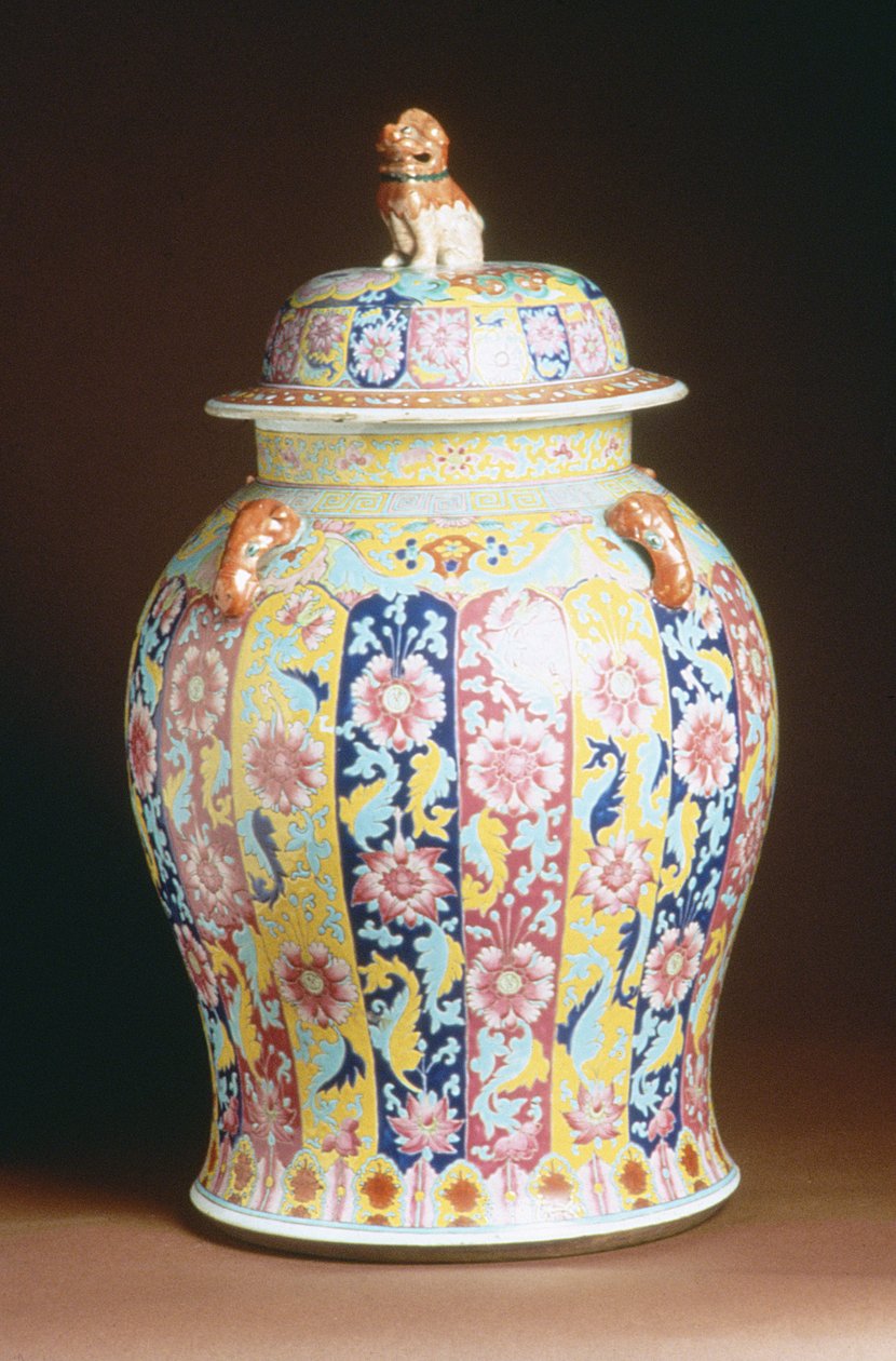अकाल गुलाब की सजावट के साथ कवर जार, 1800-50 (चीनी मिट्टी के बरतन) द्वारा चीनी स्कूल