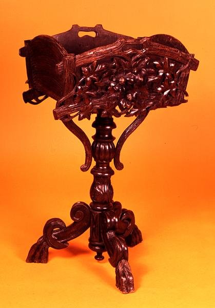 जार्डिनीयर, सी .1830 (नक्काशीदार ओक) (विभिन्न विचारों के लिए, 147809 और 147810 भी देखें) द्वारा अंग्रेजी स्कूल