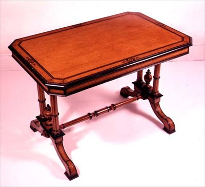 लाइब्रेरी टेबल c.1870 (एबोनी के साथ amboyna लकड़ी जड़ा हुआ) द्वारा अंग्रेजी स्कूल