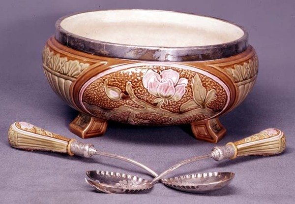 वेगवूड मैयोलिका सलाद बाउल, चम्मच और फोर्क, सी .1880 (सिरेमिक) द्वारा अंग्रेजी स्कूल