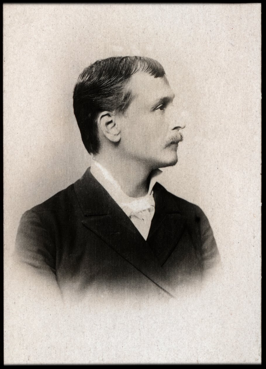 जॉर्जेट कोर्टलाइन का पोर्ट्रेट (1858-1929), फ्रांसीसी नाटककार और उपन्यासकार। द्वारा फ्रेंच फोटोग्राफर