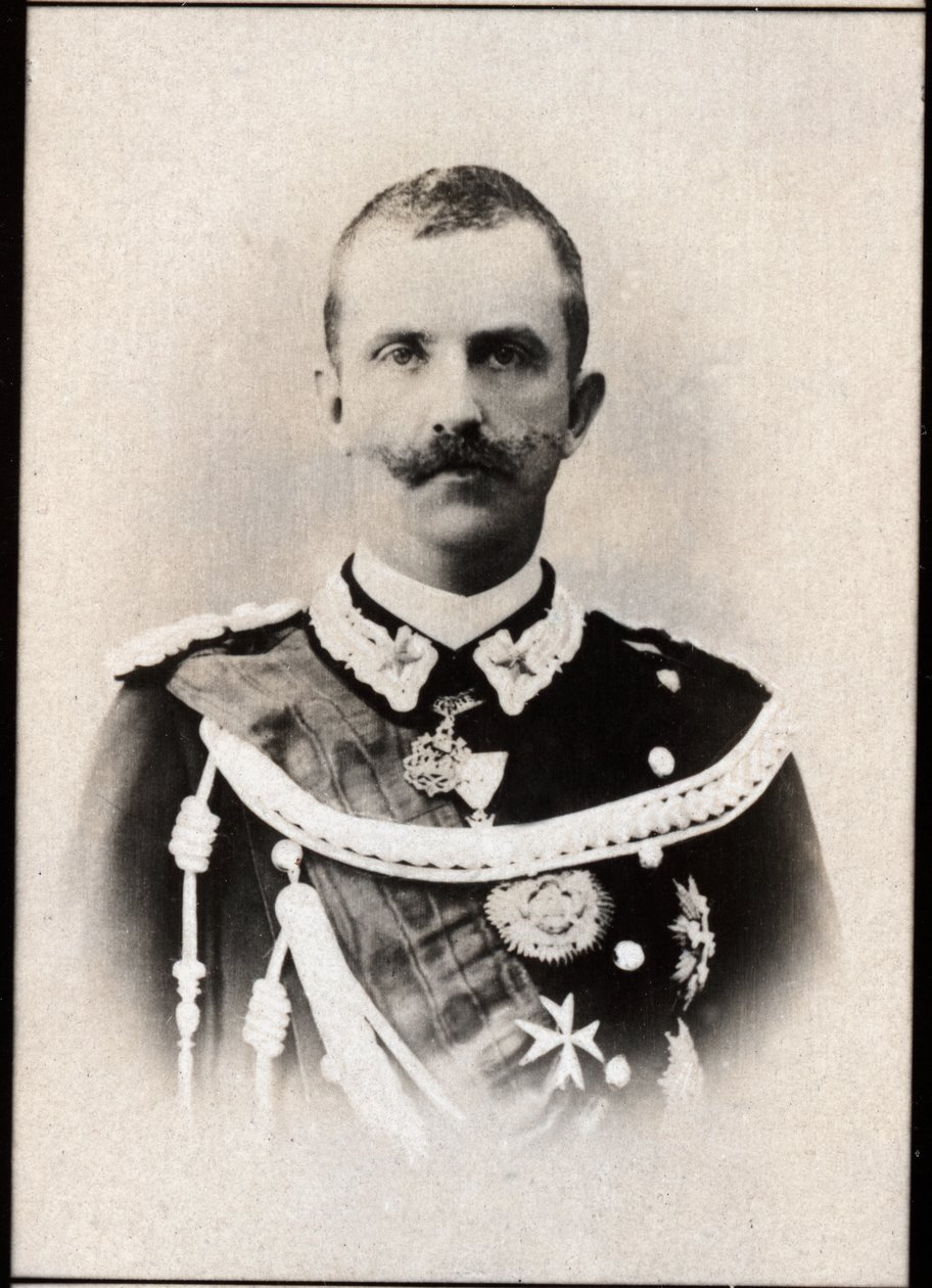 इटली के विक्टर इमैनुएल III का पोर्ट्रेट (1869-1947), इटली का राजा। द्वारा फ्रेंच फोटोग्राफर