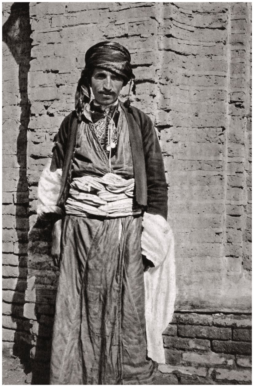 इराक के दक्षिणी कुर्दिस्तान के कुर्द आदिवासी, 1925। द्वारा ए केरीम