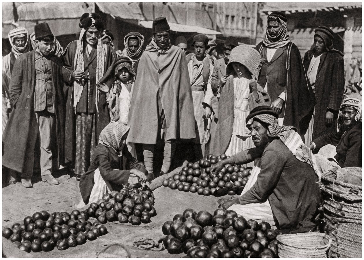 1925 में इराक के बगदाद में फलों का बाजार द्वारा ए केरीम