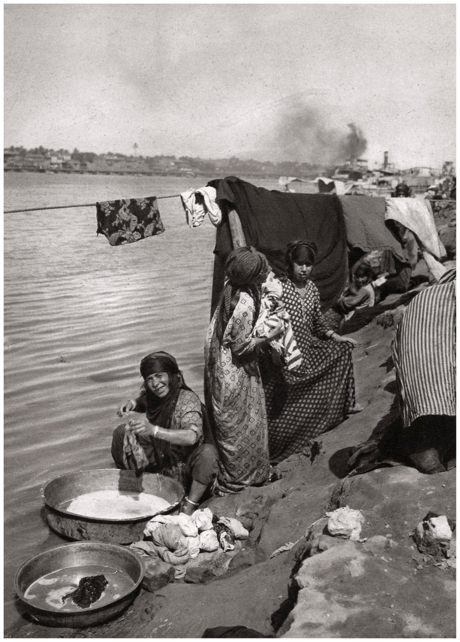 टिगरिस, बगदाद, इराक, 1925 के तट पर वाशरवोमेन द्वारा ए केरीम