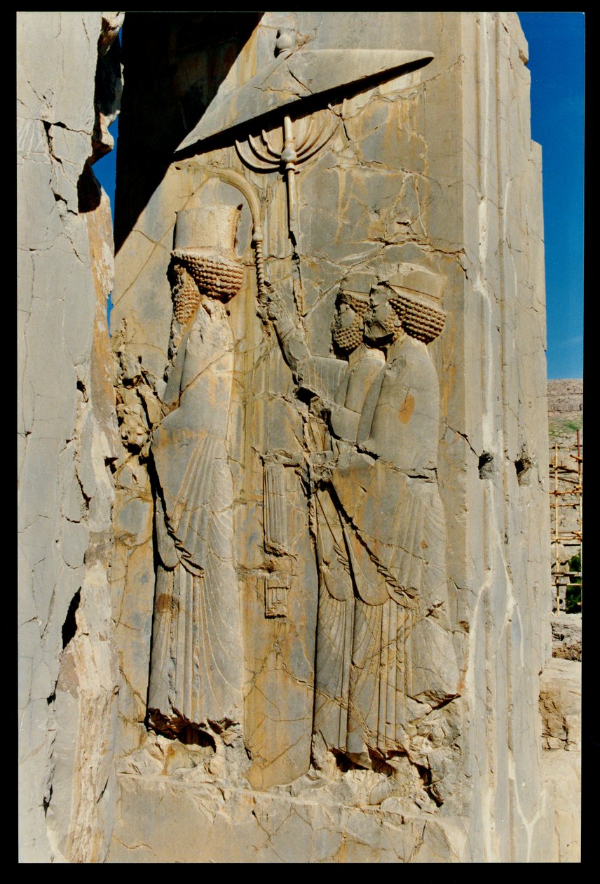 ज़ेरेक्स (c.519-465 ई.पू.) और उनके परिचारक महल में प्रवेश कर रहे हैं या बाहर निकल रहे हैं, हदीश से राहत (Xerxes &39;निजी महल), c.480-70 ईसा पूर्व द्वारा एकेमेनिड