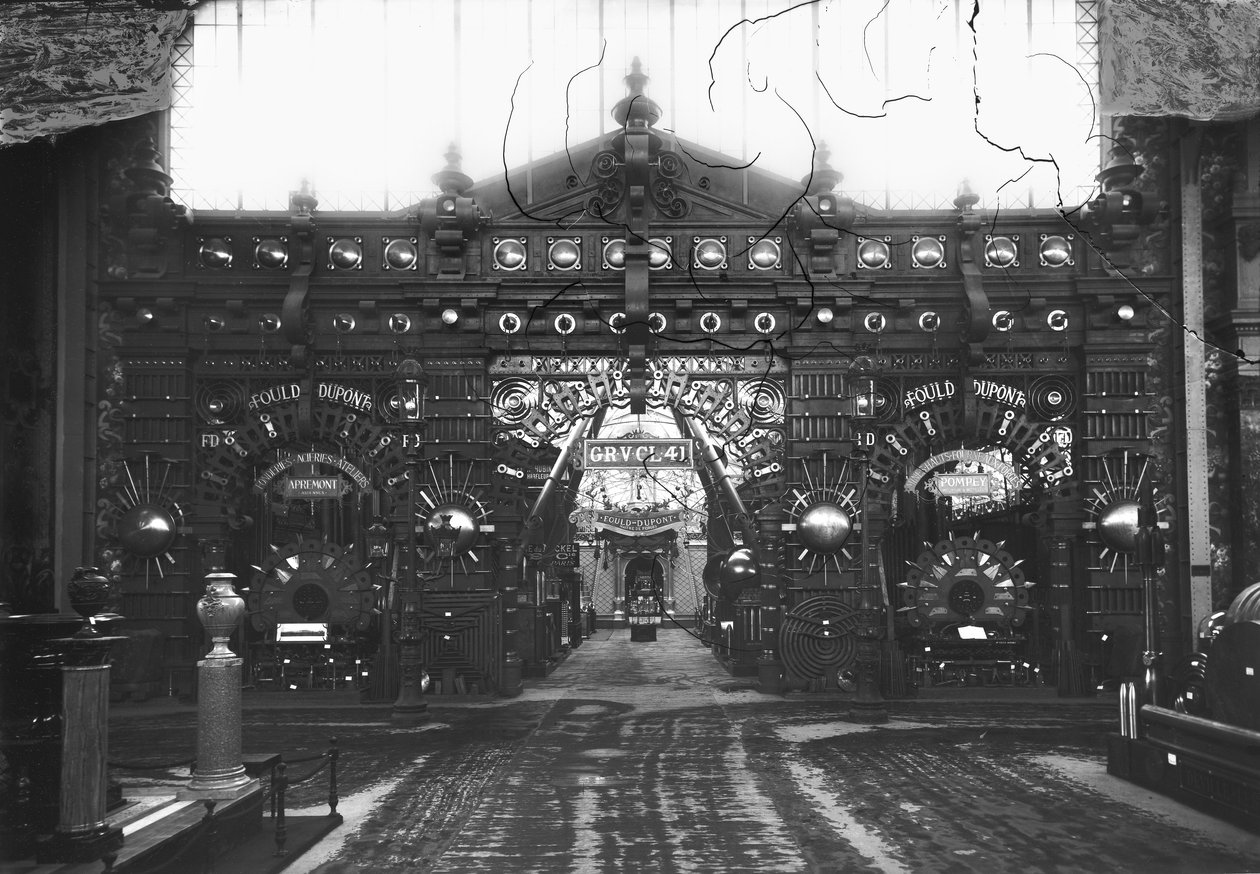 यूनिवर्सल प्रदर्शनी, पेरिस, 1889 में धातुकर्म मंडप का पोर्टिको द्वारा अडोलफे जिराउडन