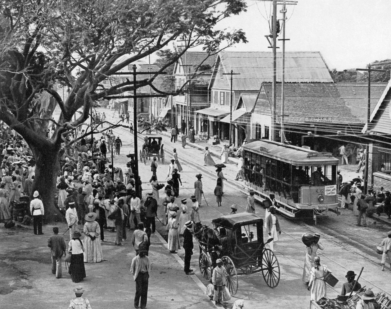 जुबली मार्केट स्क्वायर, किंग्स्टन, जमैका, c1905। द्वारा एडोल्फ डुपरली और सोन