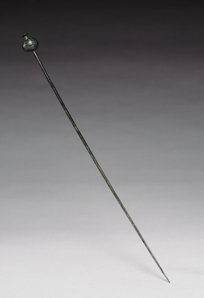 गारमेंट पिन, c.1400 ईसा पूर्व (कास्ट और गढ़ा कांस्य) द्वारा आयु कांस्य
