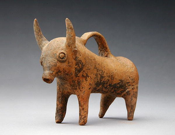 एक बैल के आकार में जार, c.1575-1400 ईसा पूर्व (सिरेमिक) द्वारा आयु कांस्य