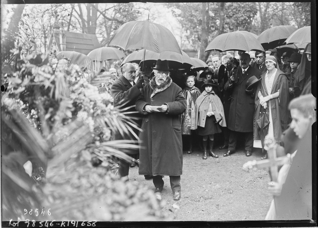 जॉर्जेस-विक्टर ह्यूगो का अंतिम संस्कार, Père-Lachaise कब्रिस्तान में Gustave Simon का भाषण द्वारा एज रॉल