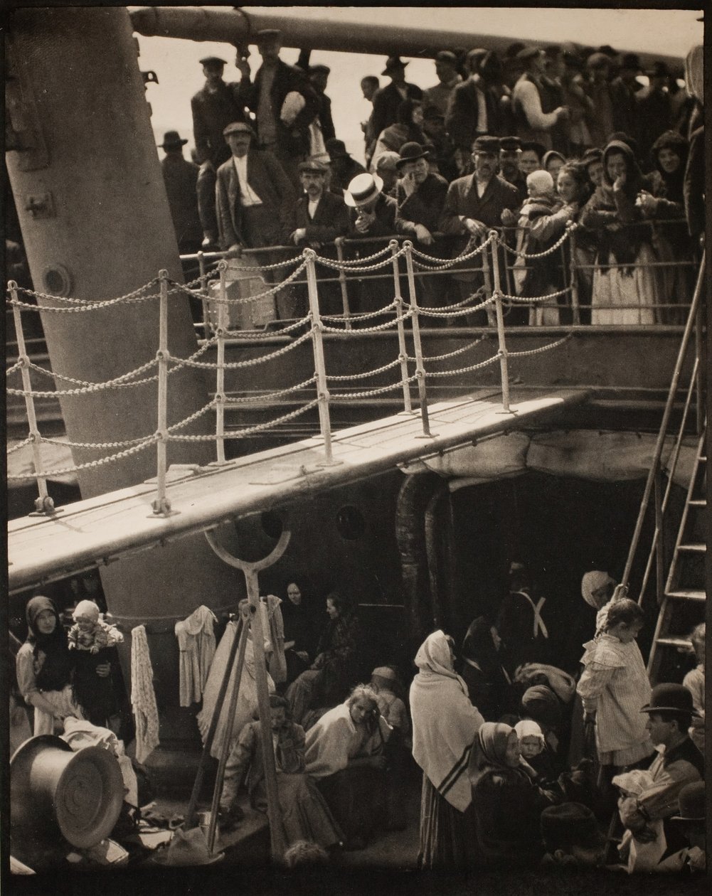 द स्टीयरेज, 1907, 1913 में या उससे पहले छपा। द्वारा अल्फ्रेड स्टिग्लिट्ज़