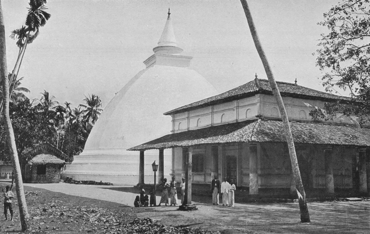 केलनिया मंदिर और दगोबा, c1890, 1910 द्वारा अल्फ्रेड विलियम अमैंडस प्लेट