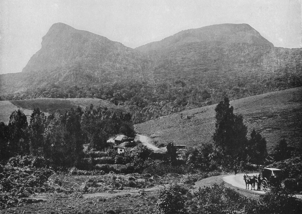 हाकगल्ला की सड़क पर। हाकग्ला रॉक इन द डिस्टेंस, c1890, 1910 द्वारा अल्फ्रेड विलियम अमैंडस प्लेट