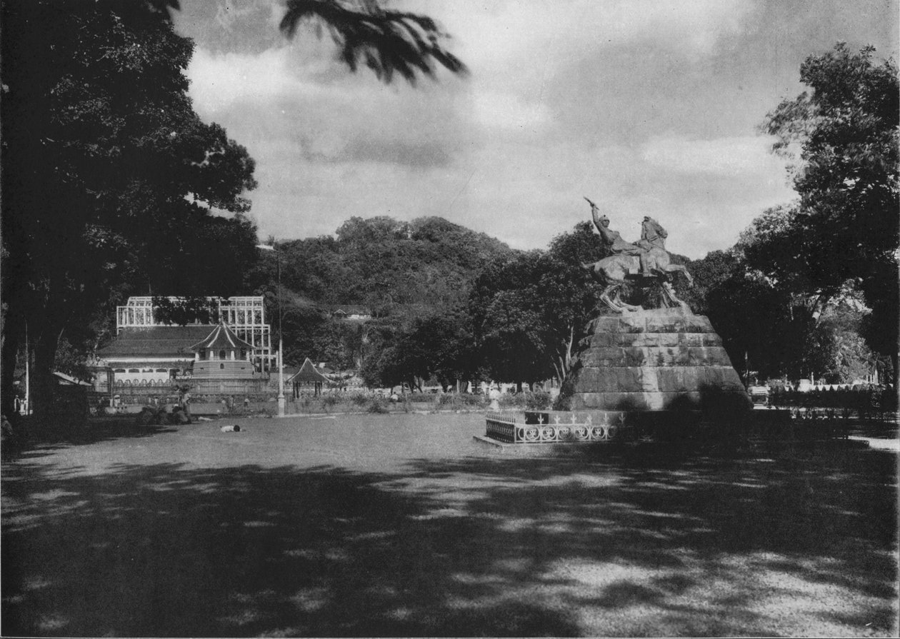 विक्टोरिया एस्प्लेनेड, कैंडी, सीलोन, c1890, 1910 द्वारा अल्फ्रेड विलियम अमैंडस प्लेट