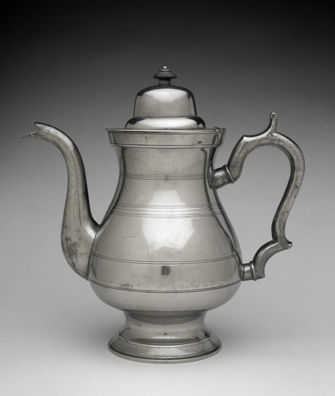 चायदानी, सी। 1829-1842 (ब्रिटानिया मेटल) द्वारा एलन कुली