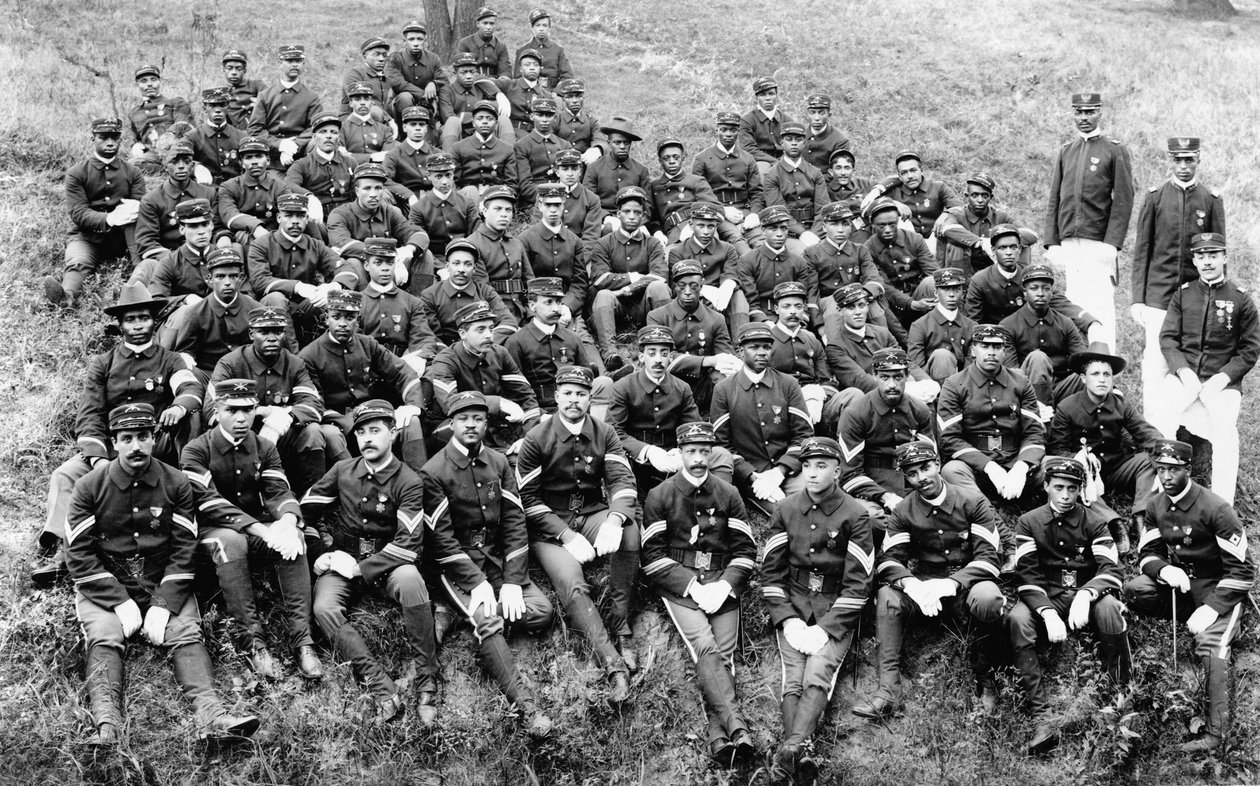 कंपनी डी, 8 वीं इलिनोइस स्वयंसेवक रेजिमेंट, c.1899 द्वारा अमेरिकी फोटोग्राफर