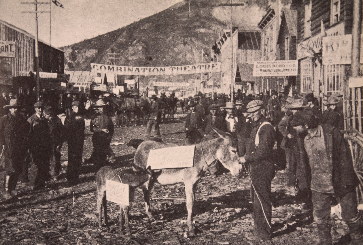 फ्रंट स्ट्रीट, डॉसन, c.1898 द्वारा अमेरिकी फोटोग्राफर