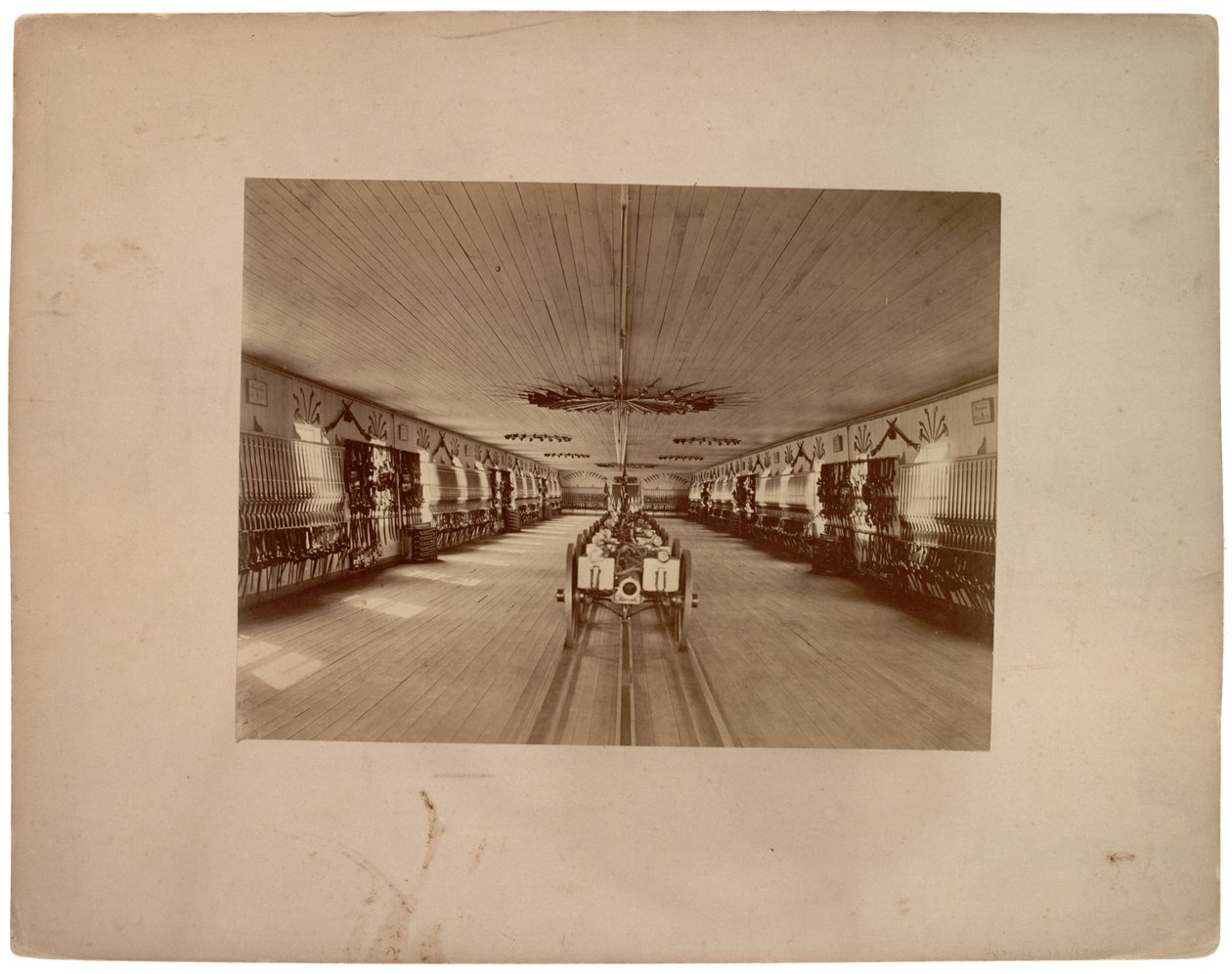 आर्मवर्ड के अंदर, c.1870 (सीपिया फोटो) द्वारा अमेरिकी फोटोग्राफर