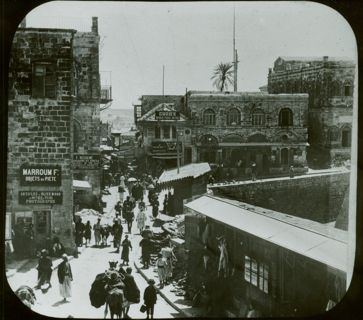 जेरूसलम, जफ्फा गेट के अंदर, c.1880 (लालटेन स्लाइड से प्रिंट) द्वारा अमेरिकी फोटोग्राफर