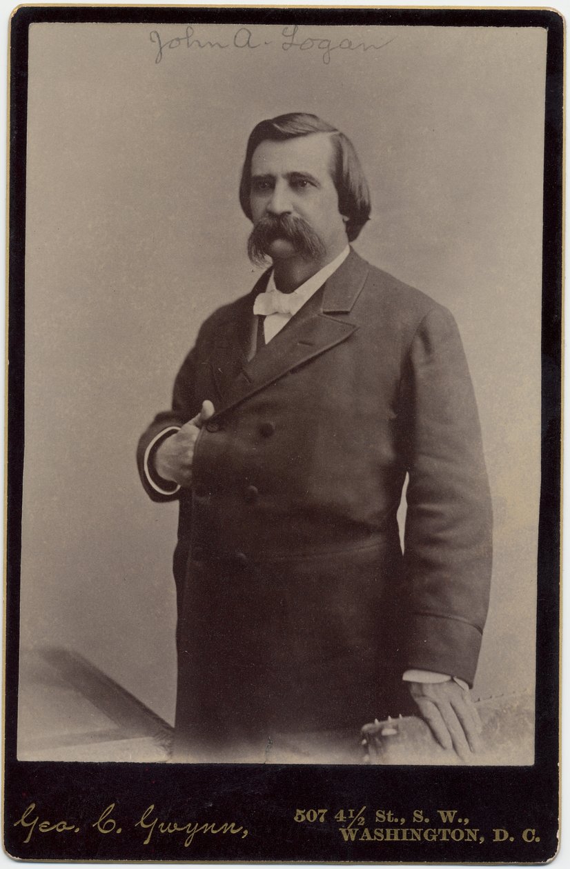 जॉन अलेक्जेंडर लोगन (1826-86), अमेरिकी सीनेटर और यूनियन आर्मी जनरल; जॉर्ज सी। ग्वीन, वाशिंगटन डीसी द्वारा फोटो (एल्बम फोटो) द्वारा अमेरिकी फोटोग्राफर