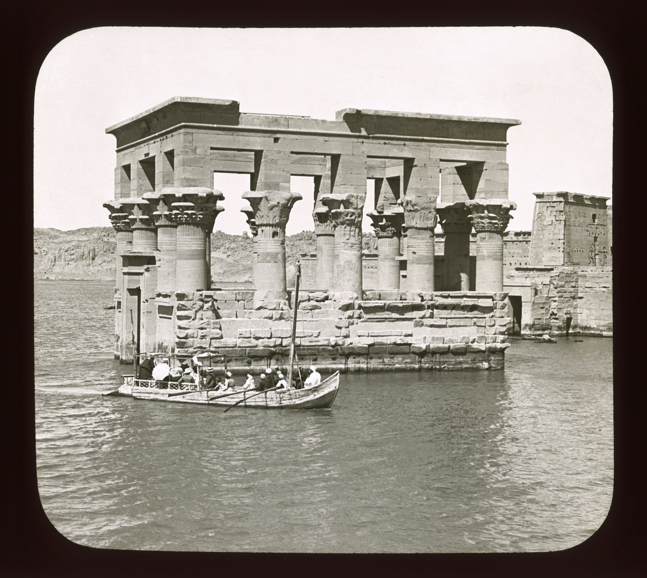 कियॉस्क, टेंपल ऑफ फिलै, 1908 (लालटेन स्लाइड) द्वारा अमेरिकी फोटोग्राफर
