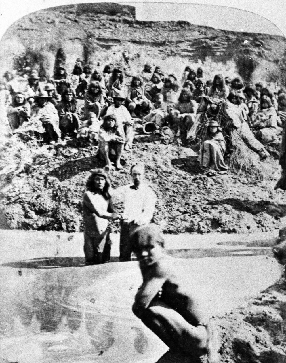 मूल अमेरिकियों के मॉर्मन बपतिस्मा, c.1875 द्वारा अमेरिकी फोटोग्राफर