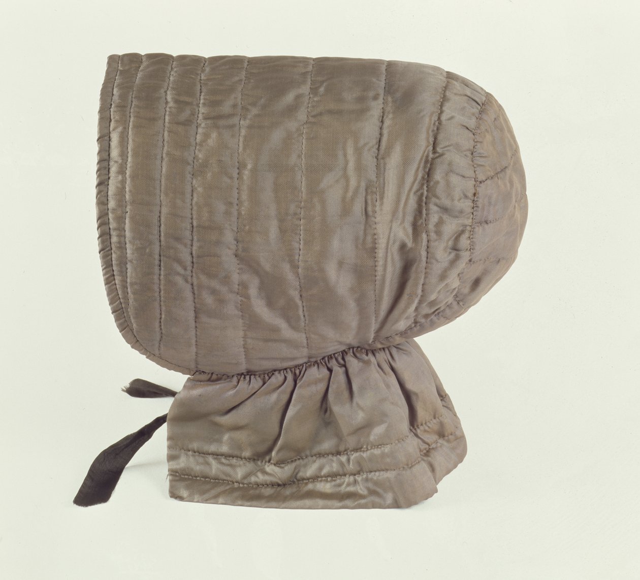 क्वेकर बोनट, c.1780 (कपड़ा) द्वारा अमेरिकी स्कूल