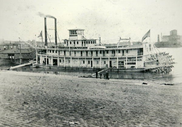 सेंट लुइस में स्टर्न-व्हीलर 'यूएस ओलियंडर', c.1880 (b/w फोटो) द्वारा अमेरिकी अमेरिकी