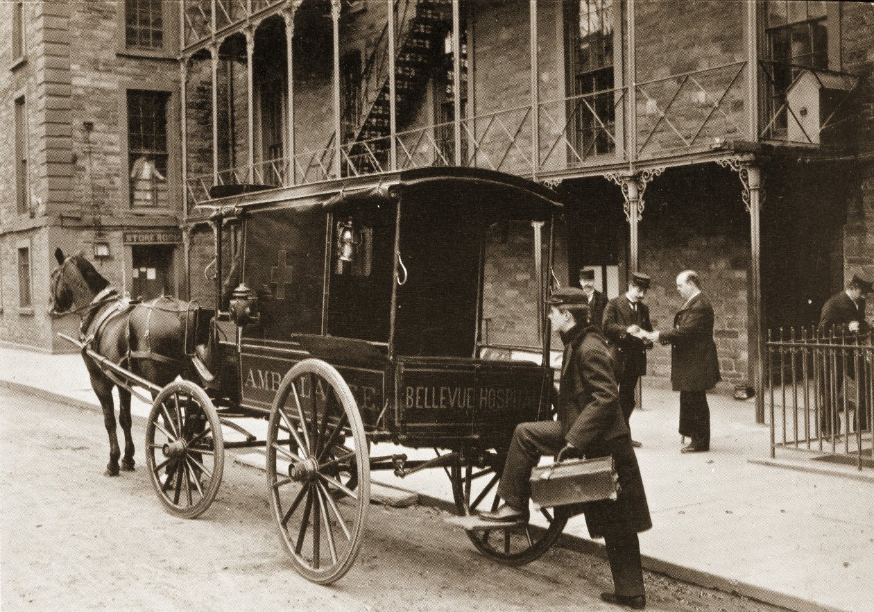 1896 में न्यूयॉर्क शहर के बेलेव्यू अस्पताल में एक एम्बुलेंस द्वारा अमेरिकी फोटोग्राफर