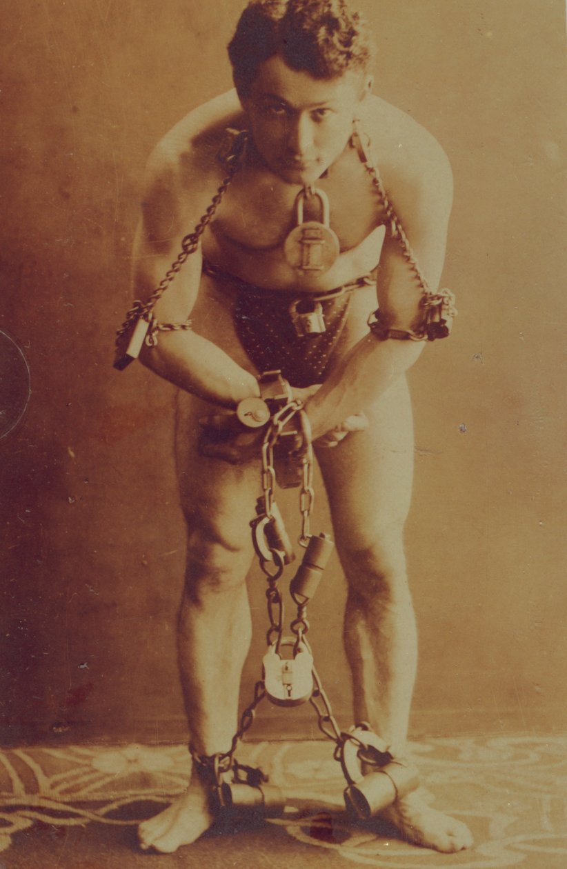 चेन में हैरी हौदिनी, c.1899 द्वारा अमेरिकी फोटोग्राफर