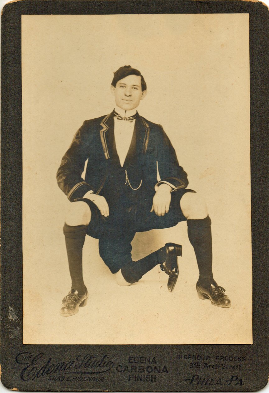 पोर्ट्सबर्ग ऑफ़ फ्रांसिस्को लेंटिनी (1881 -1966), तीन पैर वाले व्यक्ति द्वारा अमेरिकी फोटोग्राफर