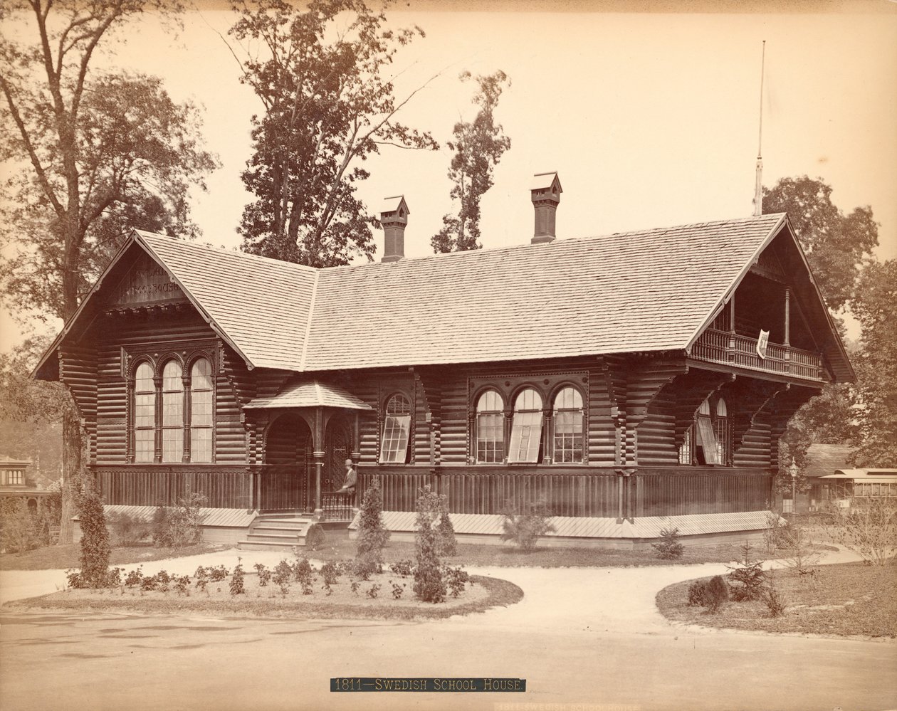 स्वीडिश स्कूल हाउस, सौ साल का खर्च, फिलाडेल्फिया, 1876 (रजत एल्बम प्रिंट) द्वारा अमेरिकी फोटोग्राफर