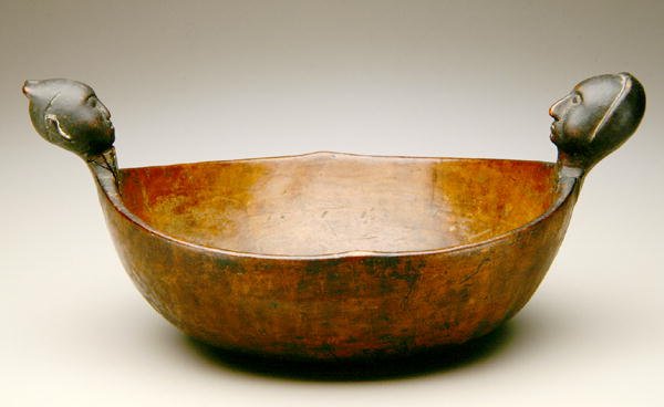 कटोरा, c.1800 (लकड़ी और पीतल) द्वारा अमेरिकी स्कूल