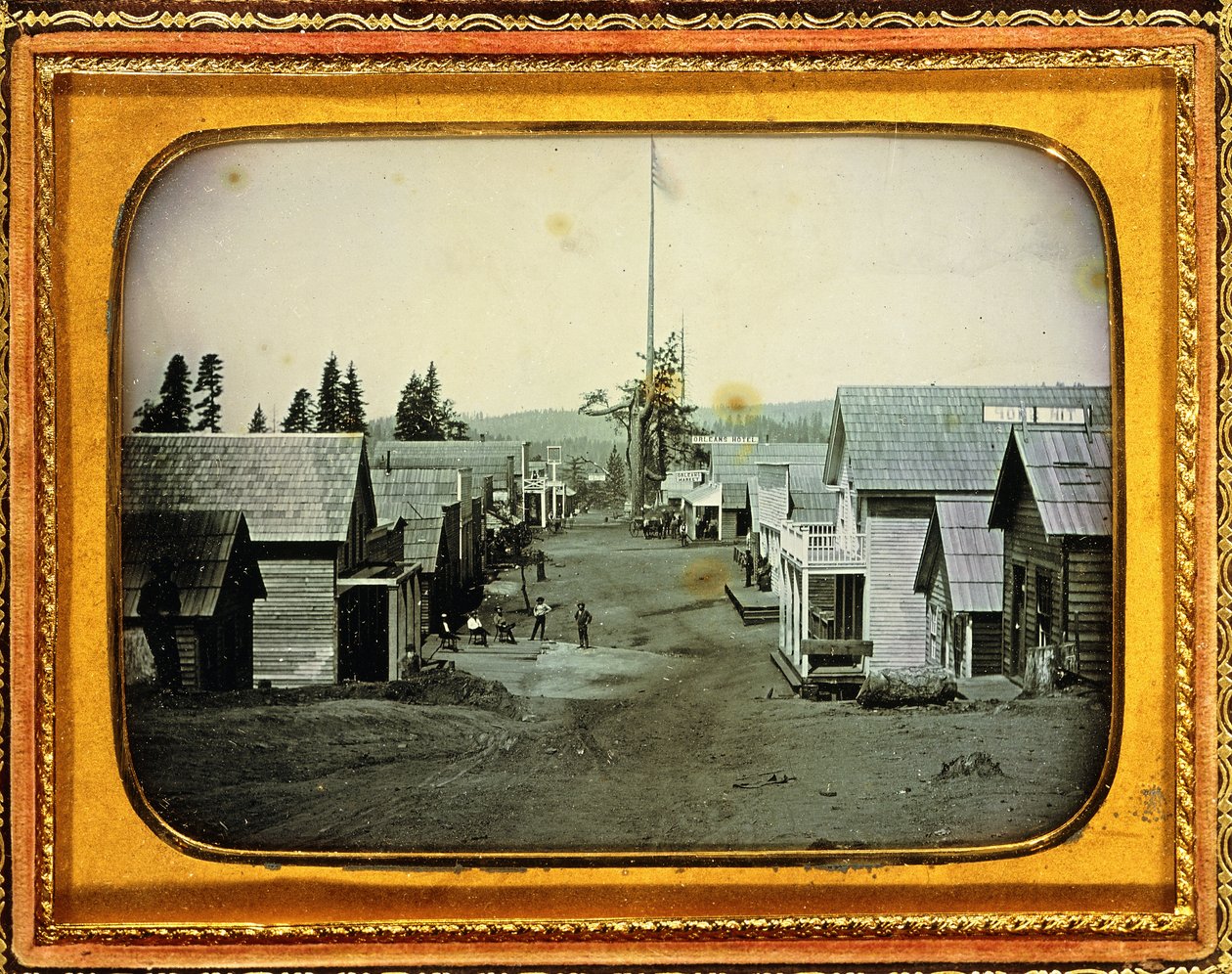 कैलिफ़ोर्निया गोल्ड माइनिंग टाउन, c.1852 (आधा-प्लेट डाएगुएरोटाइप, उभरा चमड़े का मामला) द्वारा अमेरिकी स्कूल