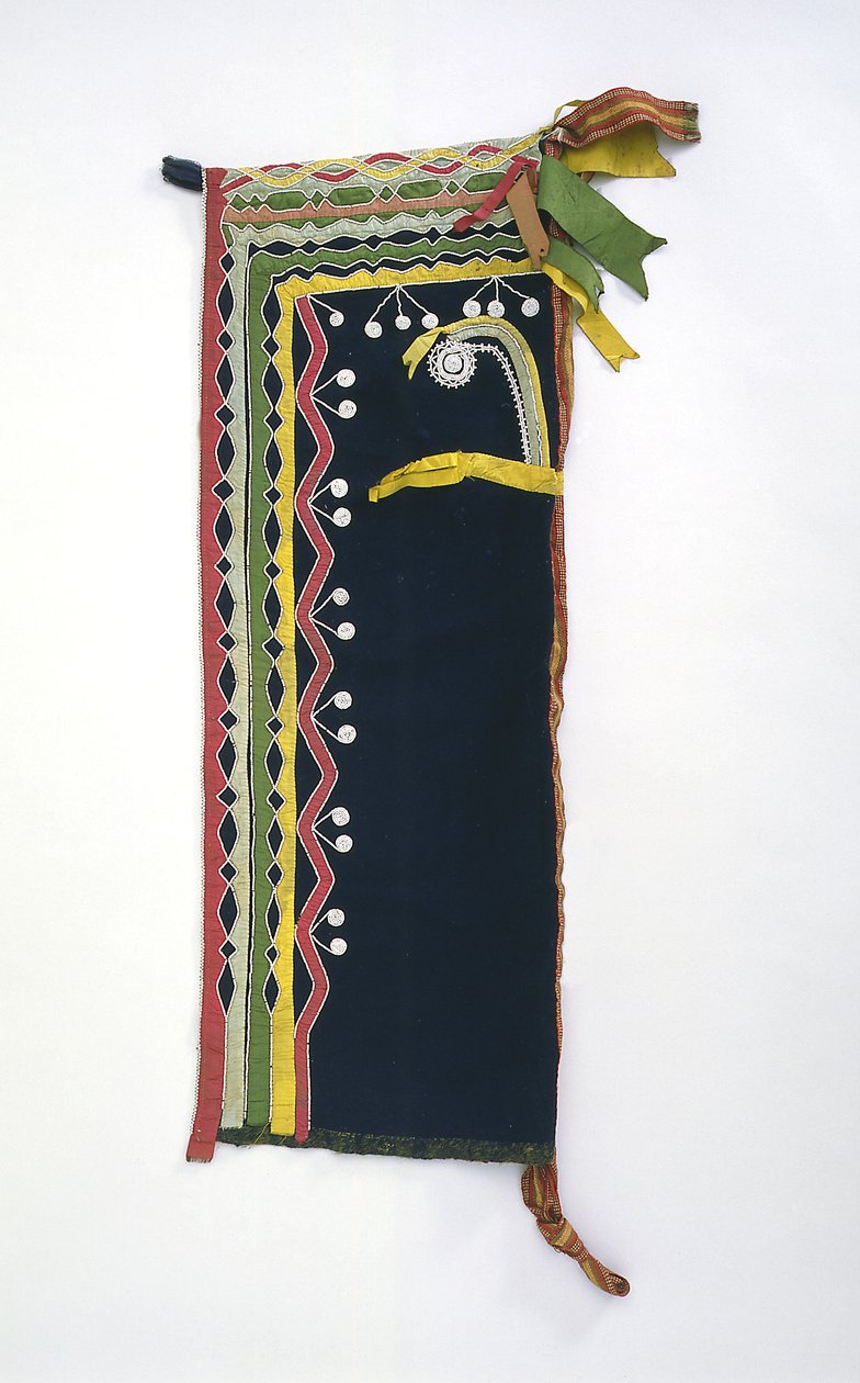 हुड, चिप्पेवा, c.1840 (ऊन, कांच के मोती और रेशम रिबन) द्वारा अमेरिकी स्कूल