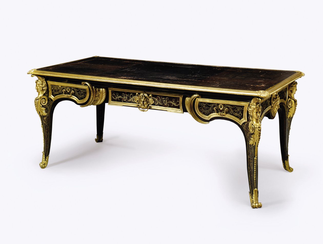 लुई XIV ओरमोलू पर चढ़कर भूरे रंग का कछुआ ब्यूरो पठार, c.1710 (ormolu, पीतल जड़ना, कछुआ और चमड़ा) (देखें 360582) द्वारा आंद्रे चार्ल्स (Attr। To) Boulle