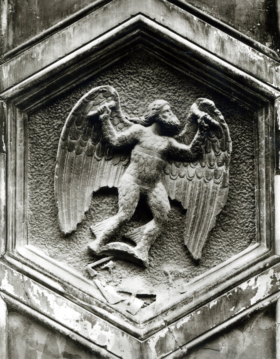डेडलस, कैम्पैनाइल, फ्लोरेंस से सजावटी राहत, c.1348-50 (संगमरमर) (b/w फोटो) (यह भी देखें 103681) द्वारा एंड्रिया पिसानो