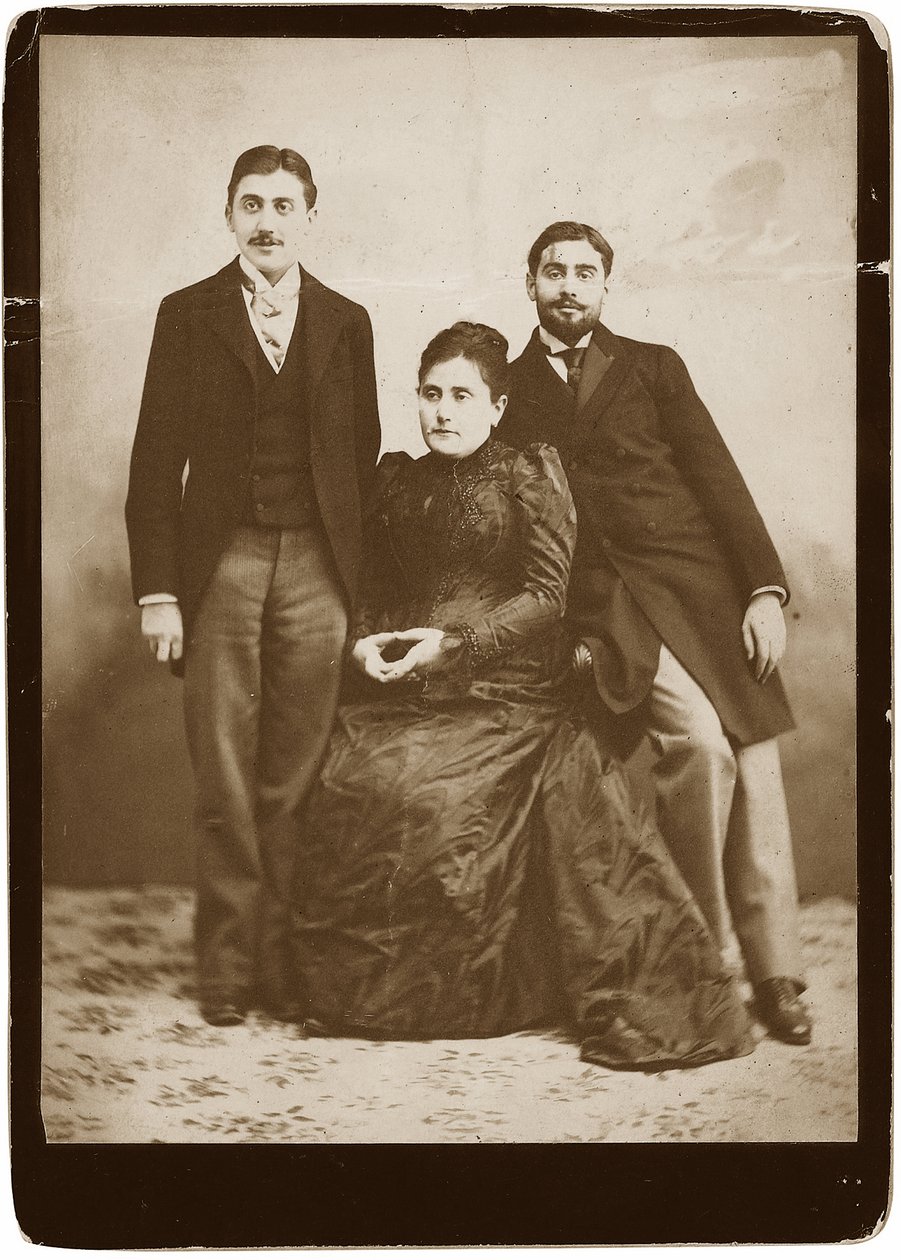 जीन प्राउस्ट नी वेइल (1849-1905) और उनके दो बेटे मार्सेल और रॉबर्ट (1873-1935), बेनामी। सिल्वर जिलेटिन फोटोग्राफी, सीए 1891, निजी संग्रह द्वारा अनाम अनाम