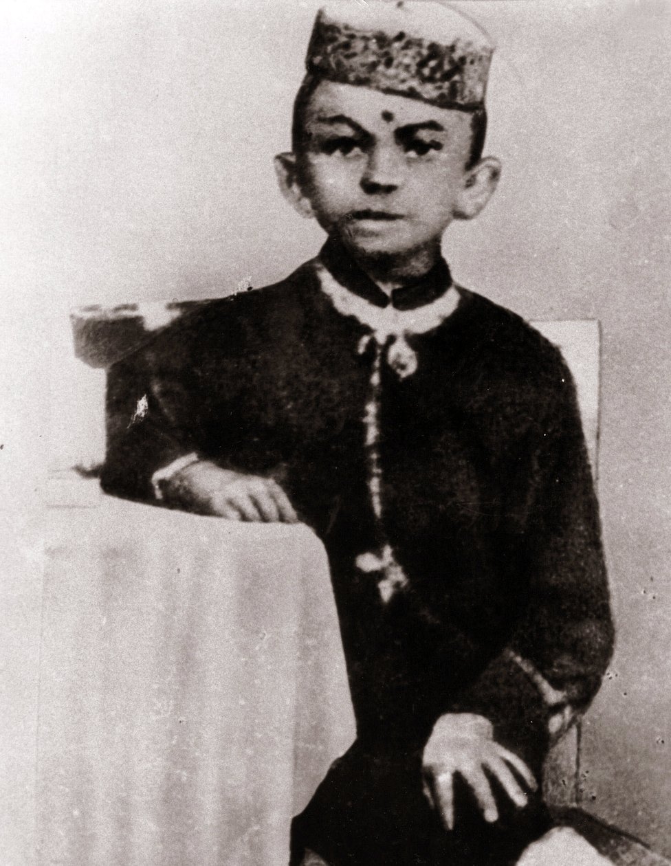 राजनीतिक नेता मोहनदास करमचंद गांधी का चित्र (1869-1948) बच्चा - 1875 के आसपास फोटोग्राफी द्वारा अनाम अनाम