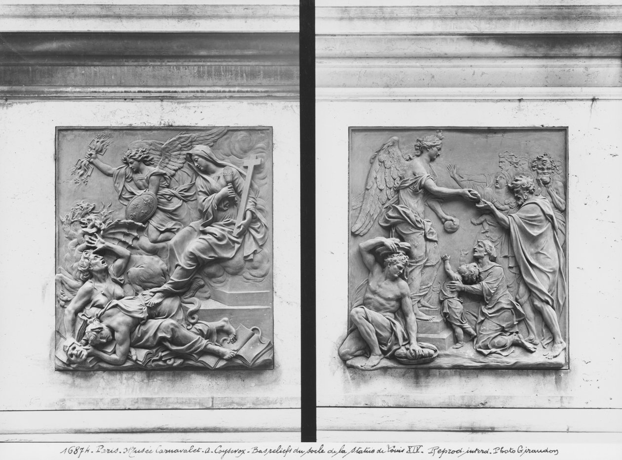 फ्रांस के फरिश्ता ने विधर्मियों को निष्कासित किया, रोटी का वितरण, लुई XIV की प्रतिमा की पीठिका से विस्तार, होटल कार्निवाल के डी&39;ऑनूर, c.1687-89 (कांस्य) द्वारा एंटोनी कॉयसेवॉक्स