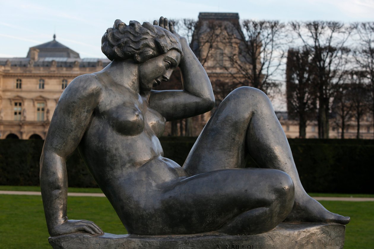 Tuileries Garden, Aristide Maillol, Montagne 1937 (लीड), पेरिस, फ्रांस (फोटो) द्वारा एरिस्टाइड मैयोल