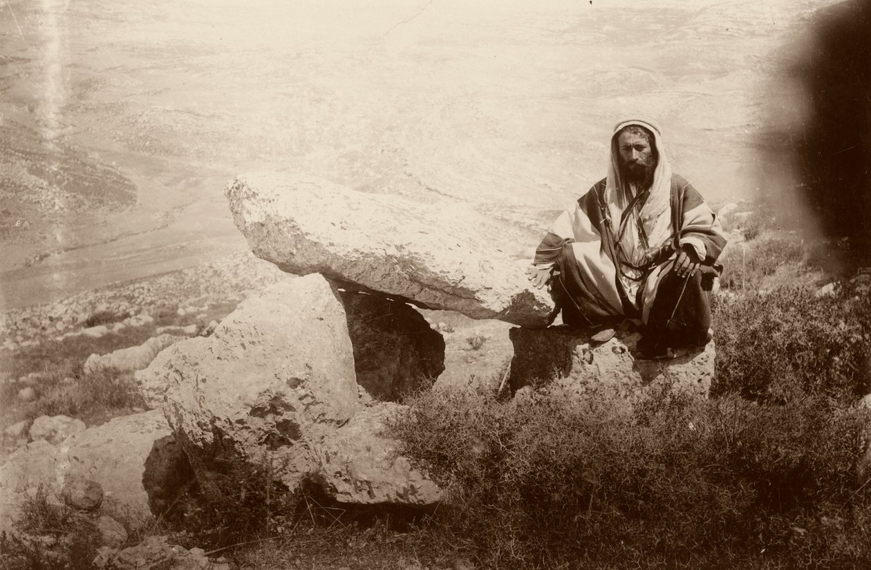 डोलमेन और आदमी, हेसबन के पश्चिम (हेशबन), 1881 द्वारा आर्थर एम। मेंटल