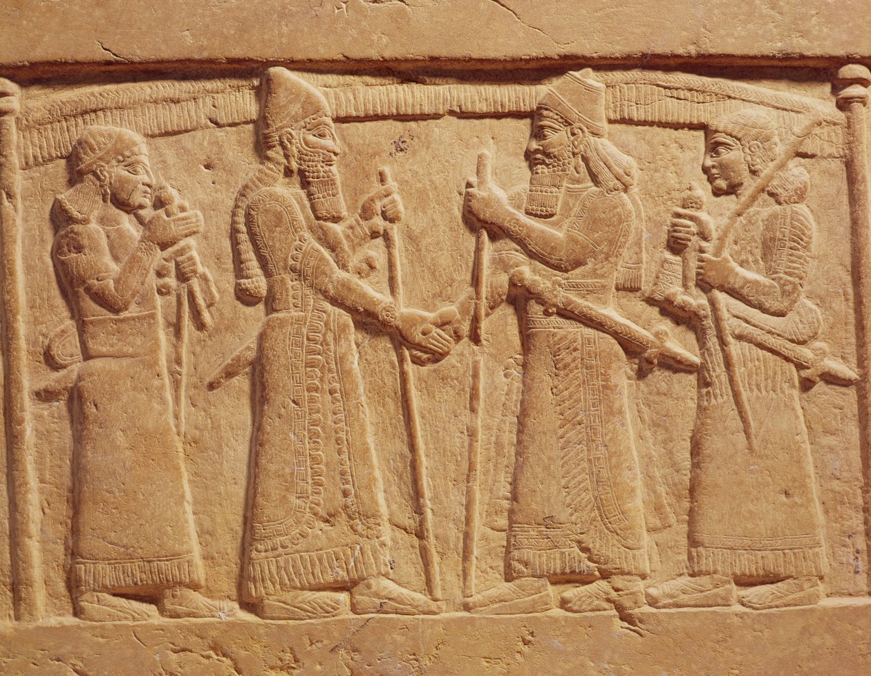 अश्शूर के राजा शाल्मनेसर III (858-824 ईसा पूर्व) का चित्रण एक बेबीलोन से मिलते हुए द्वारा असीरियन