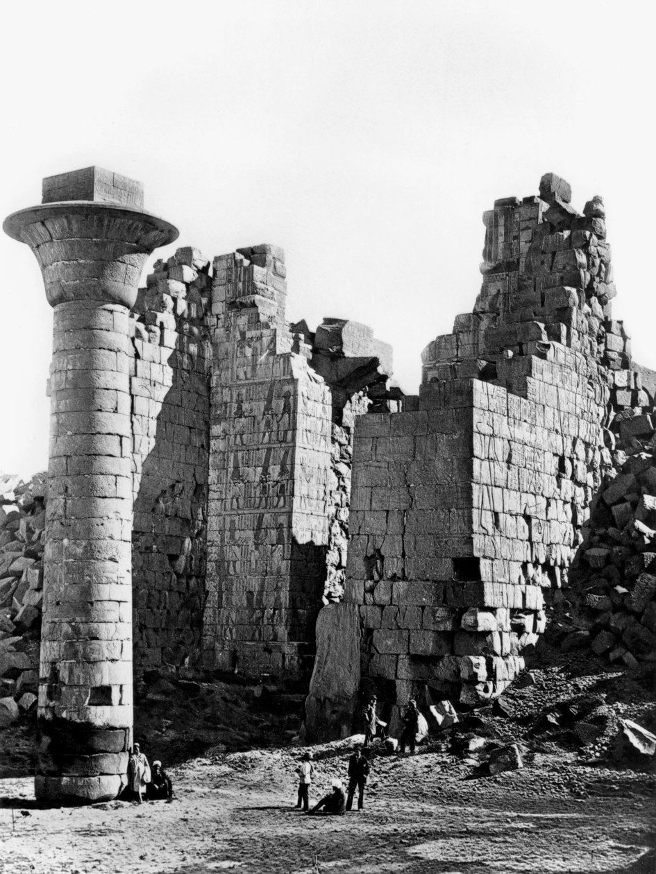 कर्णक, एगपिट, 1893 में स्तंभ द्वारा अगस्टे एडौर्ड मैरिएट