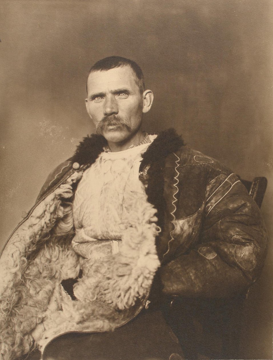 रोमानियाई चरवाहा, c.1910 द्वारा ऑगस्टस एफ शर्मन